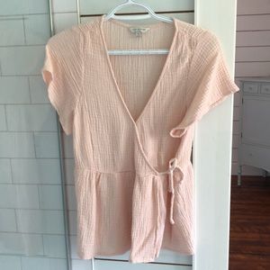 Lucky Brand blush wrap top M